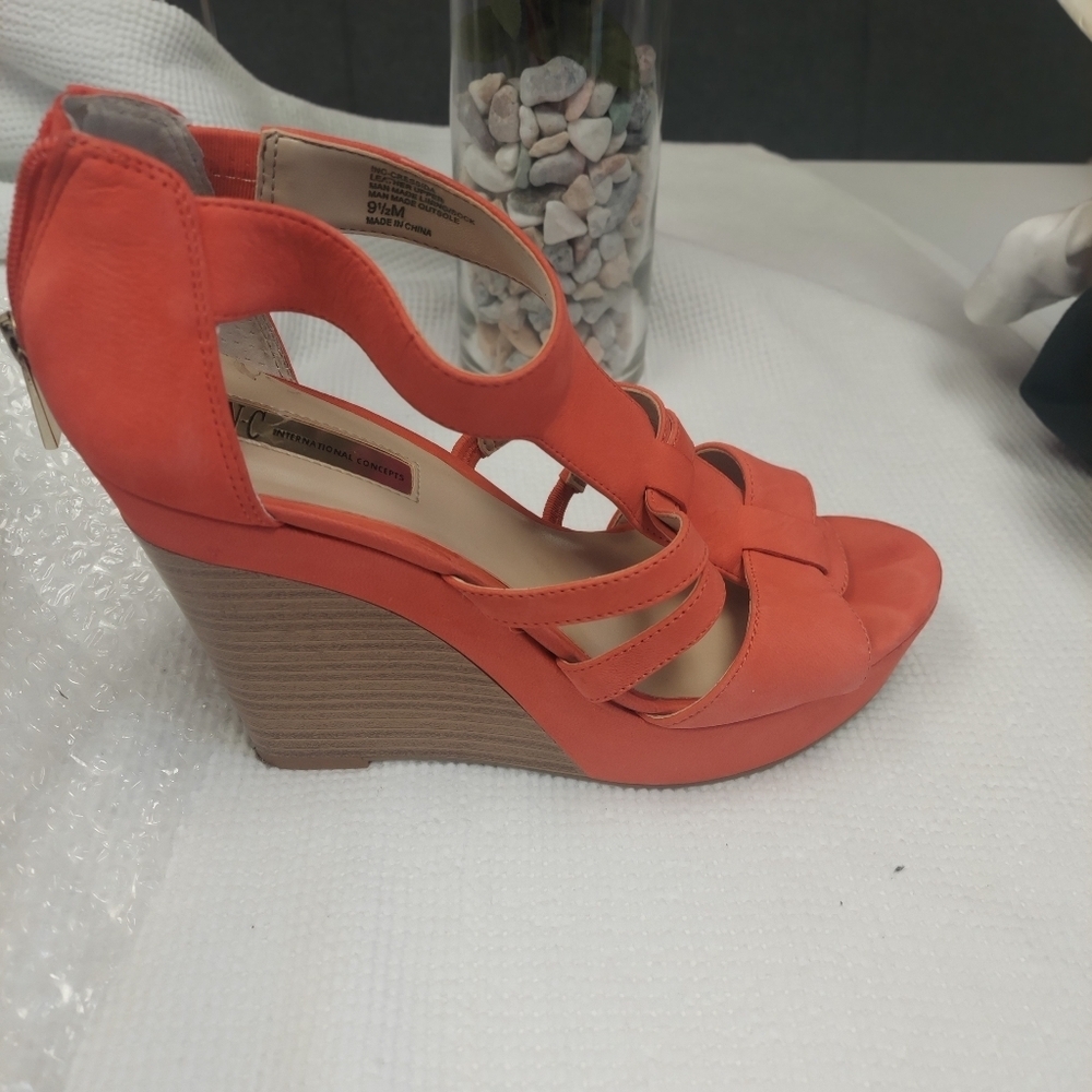 INC Cressidagra Grapefruit Womens Size 9 1/2 Velvet Feel Wedge Sandal - Picture 2 of 9